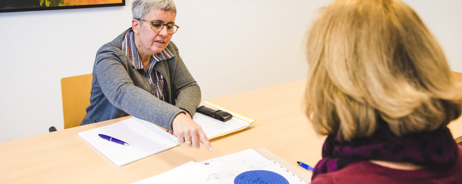 Psycholoog met patiënt tijdens behandeling